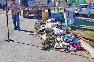 Para evitar que las plazas públicas sean tomadas como basureros, se aplicarán multas por 8 mil pesos a quienes sean sorprendidos.