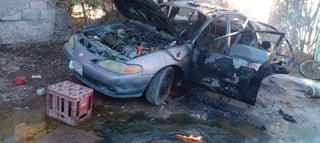 Bomberos atendieron el incendio de una casa-habitación en la colonia Carlos Real y un automóvil incendiado en San Jacinto.
