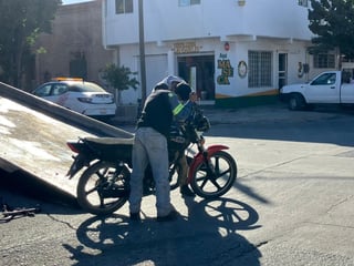 Tanto la motocicleta como el vehículo fueron trasladados a un corralón de la ciudad.