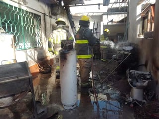 El perro murió tras el incendio en una vivienda de Torreón, todo indica que el mismo tiró por accidente un tanque de gas estacionario y se provocaron las llamas.