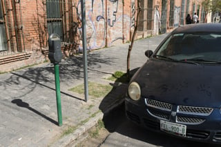 Marcan espacios de estacionamiento, dentro de proyecto de modernización de parquímetros en Torreón. (FERNÁNDO COMPEÁN / EL SIGLO DE TORREÓN)