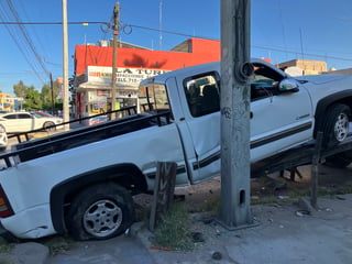 Ignora el semáforo en rojo y provoca choque en Centro de Torreón
