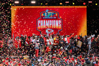 Los Chiefs continúan celebrando su campeonato en el Super Bowl LVII