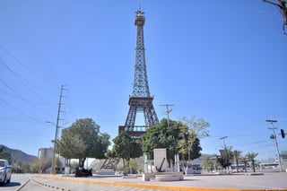 En los municipios de Gómez Palacio y Lerdo los asistentes partirán de la réplica de la Torre Eiffel a la Plaza Mayor de Torreón, donde será la concentración.