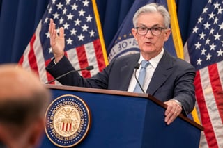 El presidente de la Fed, Jerome Powell, anticipó que como consecuencia de la reciente crisis bancaria, los aumentos de las tasas de interés pueden no ser adecuados para contener la inflación. (ARCHIVO)