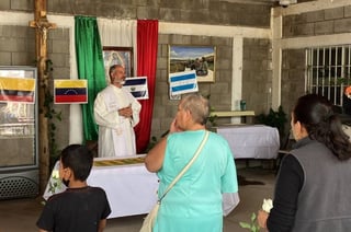 Se ofreció la misa mensual en el Centro de Día por los migrantes que murieron en el incendio. (VYRON INFANTE)