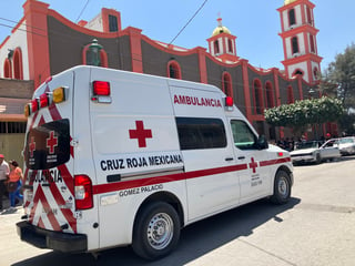 Cruz Roja atiende a menor que presentó síntomas de golpe de calor durante Viacrucis de Gómez Palacio