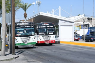 El regidor señaló que ciudadanos no pueden ser rehenes de los concesionarios porque esperan a que entre en funciones el Bus Laguna. (EL SIGLO DE TORREÓN)