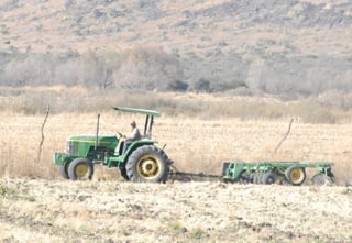 Productores del campo tendrán acceso a tractores subsidiados, como parte de la tecnificación para sus actividades. (EL SIGLO DE TORREÓN)