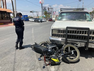 Motociclista termina lesionado tras ser 'arrastrado' por camioneta en Torreón