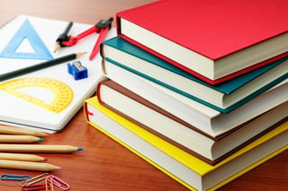 Las escuelas no pueden exigir a los padres de familia la adquisición de libros, útiles escolares y uniformes con determinados proveedores. (ARCHIVO)