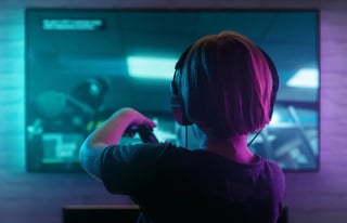Se han recibido reportes de videojuegos como Free Fire, Roblox, Fortnite y Minecraft, relacionados con enganches de menores de edad.