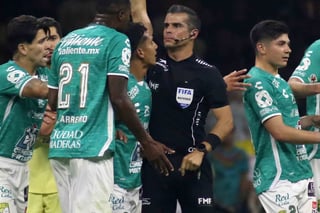 La Federación Mexicana de Futbol informó que Hernández ya cumplió el castigo de 12 partidos oficiales de suspensión. (ARCHIVO)