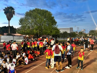 Una gran cantidad de personas, integrantes de los diferentes equipos que participaron, asistieron regularmente a la Deportiva Torreón (ESPECIAL)