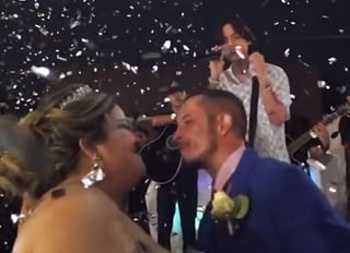 Natanael Cano llega de sorpresa a una boda en Hermosillo y los videos se hacen virales