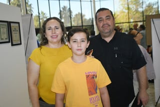 Alejandra Ramos, Amadeo y Kristian Hernández (EL SIGLO DE TORREÓN/FERNANDO COMPEÁN)