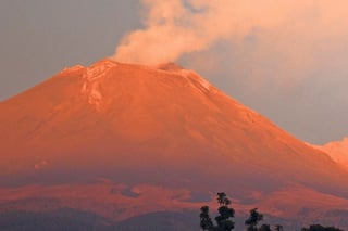De acuerdo con el reporte del monitoreo al Popocatépetl, se observa contenido de ceniza volcánica. (ARCHIVO)