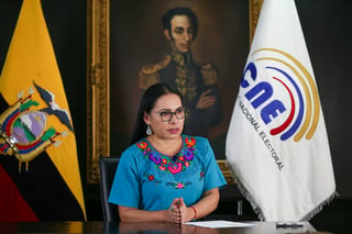 La presidenta del CNE, Diana Atamaint, achacó en una rueda de prensa a esa causa los problemas que han denunciado ecuatorianos en el exterior para ejercer su derecho al voto. (ARCHIVO)