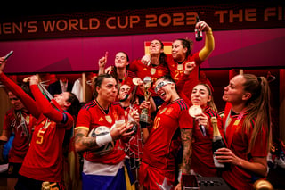 Celebran las jugadoras de la selección española, que derrotó 1-0 a Inglaterra para conquistar el campeonato del mundo.