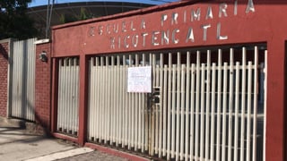 Familias decidieron cerrar el plantel debido a que la Secretaría de Educación estatal no les ha resuelto la falta de un intendente. (EL SIGLO DE TORREÓN)