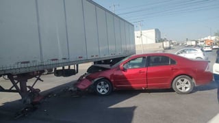 La conductora del auto únicamente presentó lesiones y heridas superficiales que no ameritaron de su traslado al hospital.