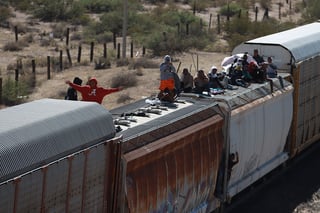 El operativo también contempla expulsiones rápidas por puentes de Juárez para los migrantes que cruzan el río Bravo. (ARCHIVO)