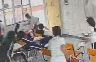 En Ramos Arizpe, Coahuila, un adolescente de 14 años de edad agredió a su profesora de español la tarde de este miércoles al interior del salón de clases.