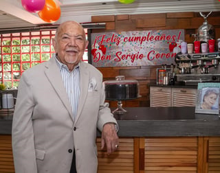 Sergio Corona festeja sus 95 años en medio de las grabaciones de Como dice el dicho