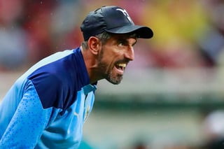 Claro Sports - ¡CON LA MENTE EN EL CLÁSICO TAPATÍO! 🔴⚪ Veljko Paunovic  decide no hablar sobre el supuesto interés del Almería y se concentra en su  partido contra el Atlas