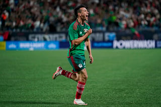Hirving Lozano, de México, festeja su gol ante Ghan en un partido amistoso realizado el sábado 14 de octubre de 2023, en Charlotte, Carolina del Norte (AP Photo/Erik Verduzco)