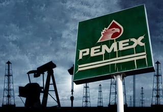 La presentación de Maciel Torres señala que será hasta el año 2030 cuando Pemex extraiga 2 millones 11 mil barriles diarios. (ARCHIVO)