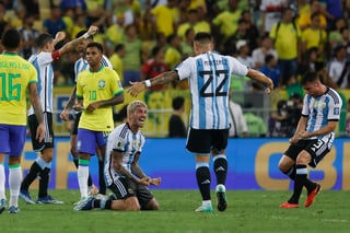 La victoria, en cambio, le permitió a los campeones mundiales olvidar la histórica derrota ante Uruguay. (EFE)