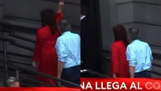 Cristina Fernández de Kirchner lanza dedo de en medio en la toma de posesión de Milei