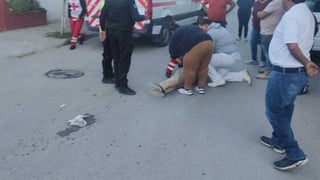 El ciclista fue trasladado en una ambulancia de la Cruz Roja a un hospital de la ciudad.