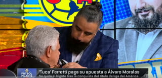 VIDEO: Así le quitó el bigote Álvaro Morales al 'Tuca' Ferreti en pleno programa en vivo