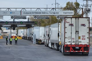 Transportistas bloquean carreteras en México exigiendo seguridad