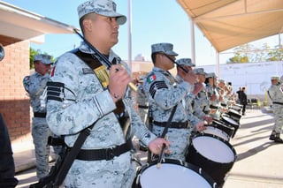 En el evento cívico de San Pedro participó la escolta oficial del plantel y la banda de guerra de la Guardia Nacional 