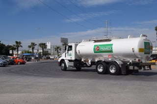 Pipa de gasolina de Pemex. (ARCHIVO)