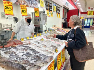 La Coprised recolectará 48 muestras de pescado, agua y hielo en distintos establecimientos. (ANGÉLICA SANDOVAL  / EL SIGLO DE TORREÓN)