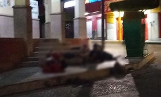 Abandonan cinco cuerpos en el acceso de la presidencia municipal de Cárdenas en San Luis Potosí. (ESPECIAL)