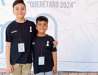 Resultados de excelencia, han conseguido en la disciplina del ajedrez, los pequeños hermanos laguneros Iván y Adrián García Rosales, quienes han logrado colocarse entre los mejores jugadores de todo México.
