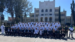 El equipo de béisbol Saraperos de Saltillo se congregó este miércoles en la explanada de la preparatoria Ateneo Fuente, perteneciente a la Universidad Autónoma de Coahuila (UAdeC), para la captura de su fotografía oficial de la temporada 2024. (PENÉLOPE CUETO)