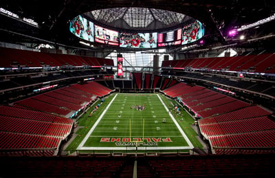 El estadio Mercedes-Benz Stadium, nueva casa de los Halcones de Atlanta, estaría disponible. Todos los estadios de la NFL quieren el Mundial