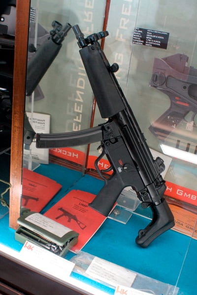 Seis exempleados del fabricante alemán de armas Heckler & Koch están en juicio por violar las leyes de control de venta de armas a México. (ARCHIVO)