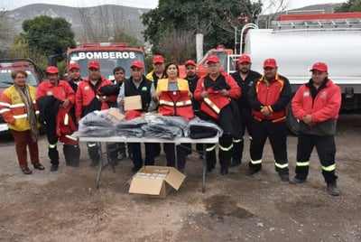 Equipo. Durante el presente año, la alcaldesa María Luisa González Achem ha equipado a los bomberos de Lerdo. (EL SIGLO DE TORREÓN) 