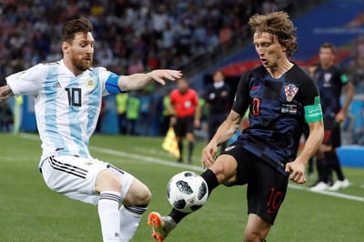 El mediocampista croata afirmó que, aunque Messi es de los mejores en la historia, no jugaría junto a él en un equipo. (ARCHIVO)