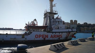 La Guardia Costera subió a bordo para realizar una inspección y explicó en un comunicado que había encontrado anomalías graves relacionadas con la seguridad de la navegación. (ARCHIVO)