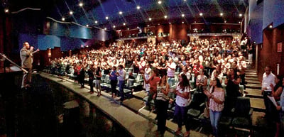 A la conferencia asistieron unas 700 personas y se llevó a cabo en el teatro Alberto M. Alvarado de esta ciudad. (EL SIGLO DE TORREÓN)