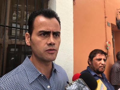 El subsecretario de Educación, Cuitláhuac Valdés, dijo que hoy acudirán a la primaria para buscar una solución al conflicto. (EL SIGLO DE TORREÓN)