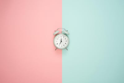 El cambio de horario ha llegado. Es momento de ajustar tu tiempo  retrasando una hora un reloj. (ARCHIVO) 